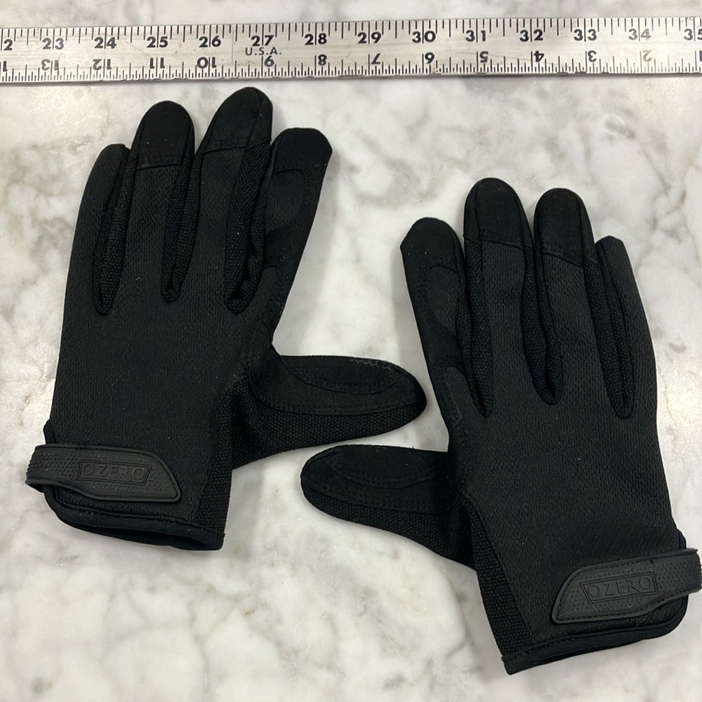 NWOT Black utility gloves by Ozero grippy Velcro closure. Work gloves pair